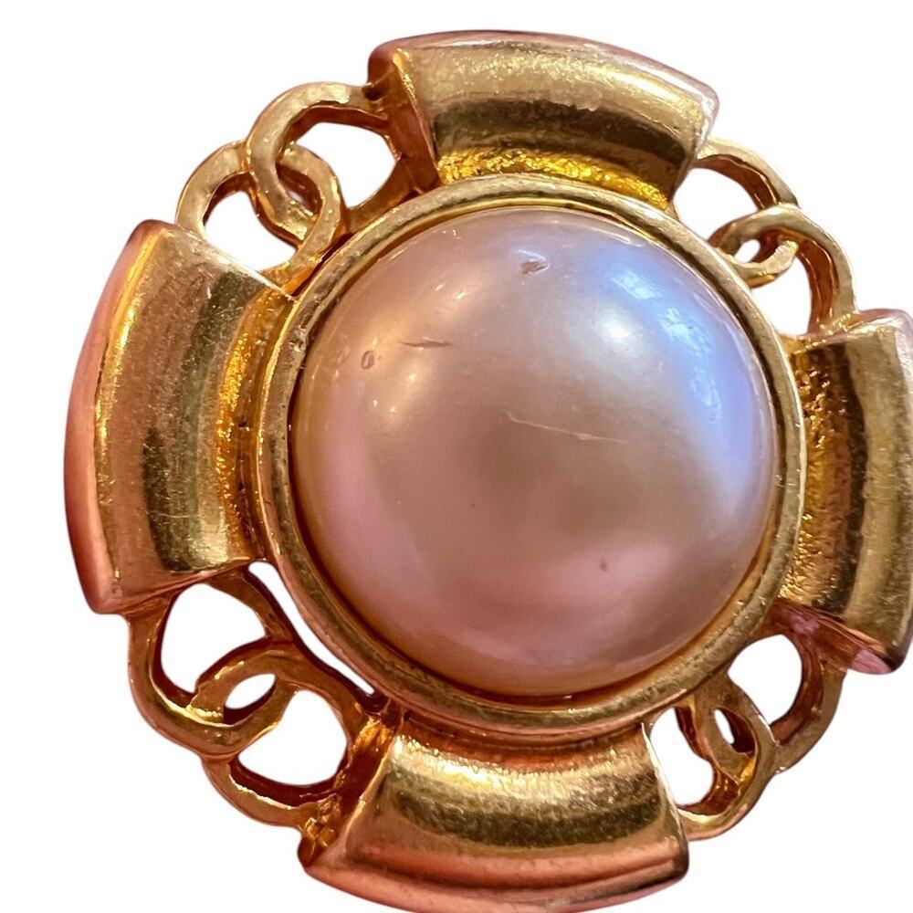 CHANEL Vintage CC Round Button Faux Pearl Clip-On Earring - Picture 7 of 10